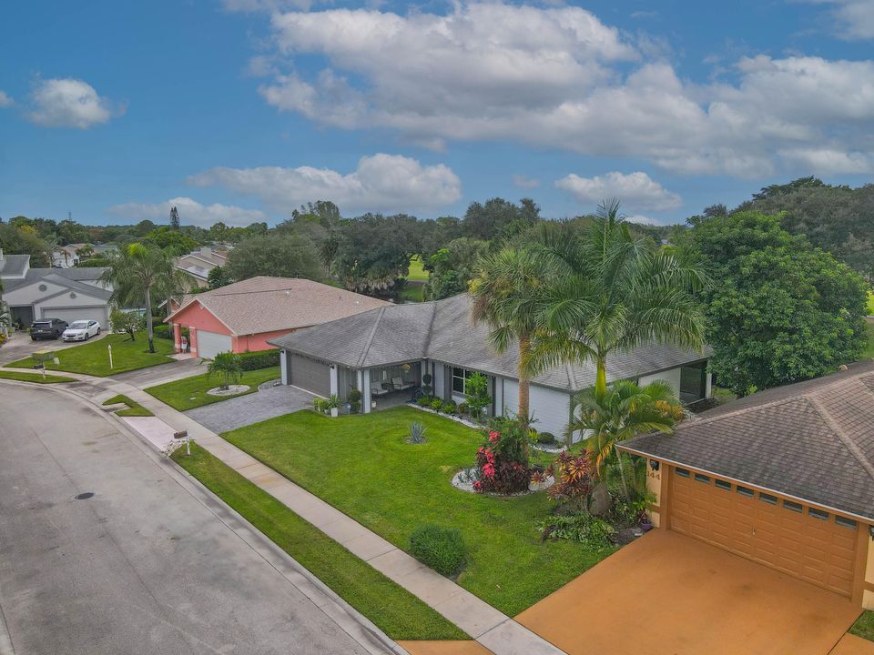 На продажу: $599,900 (3 спален, 2 ванн, 1827 Квадратных фут)