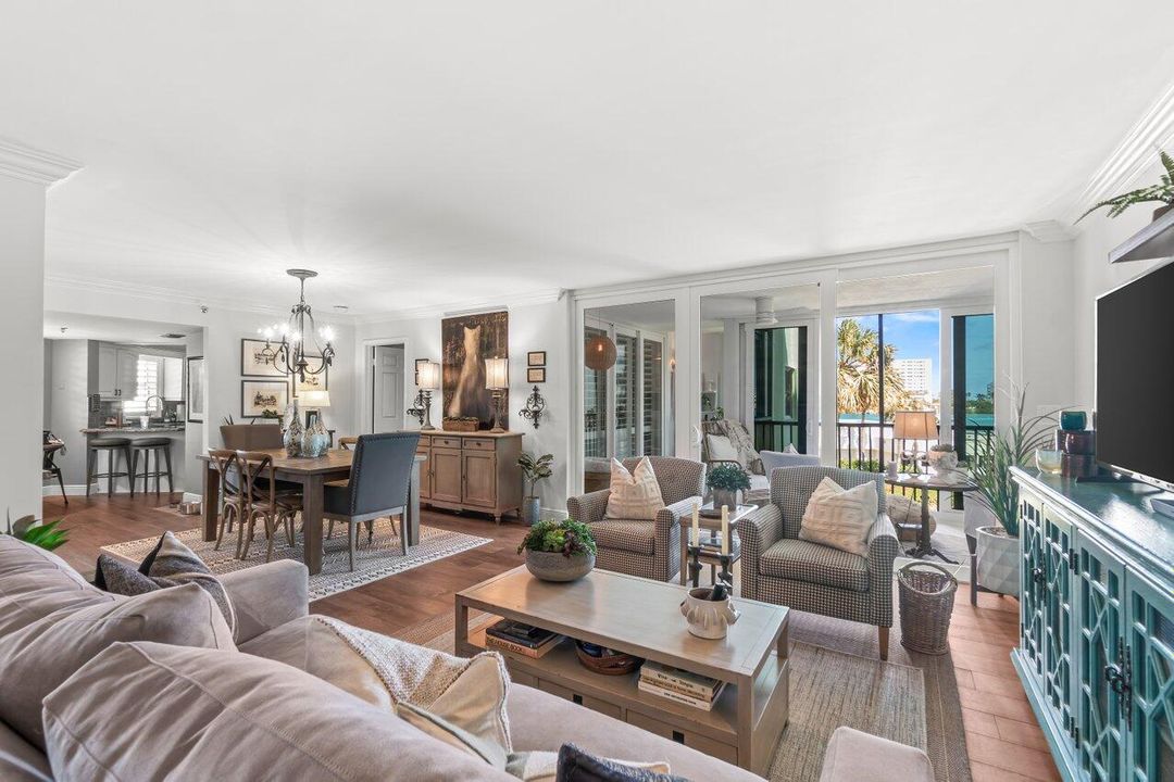 En Venta: $818,800 (2 camas, 2 baños, 1639 Pies cuadrados)