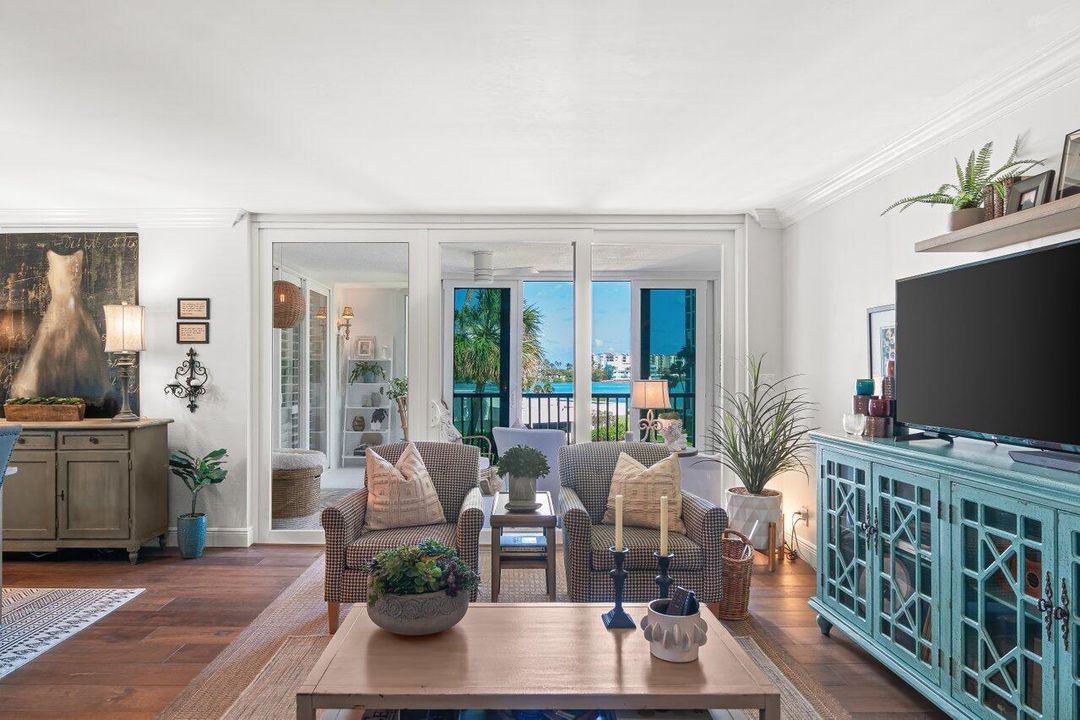 En Venta: $818,800 (2 camas, 2 baños, 1639 Pies cuadrados)