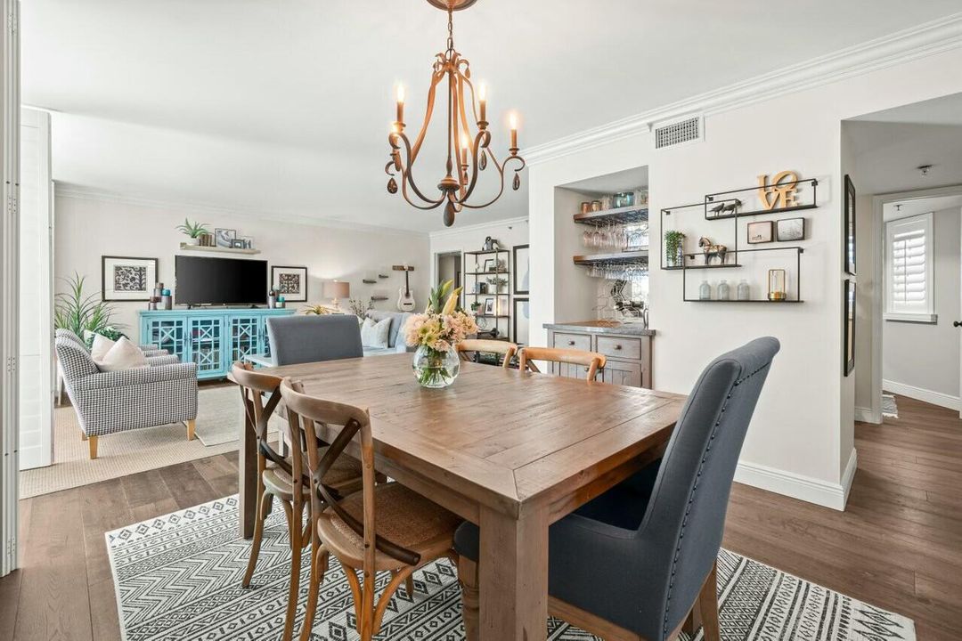 En Venta: $818,800 (2 camas, 2 baños, 1639 Pies cuadrados)