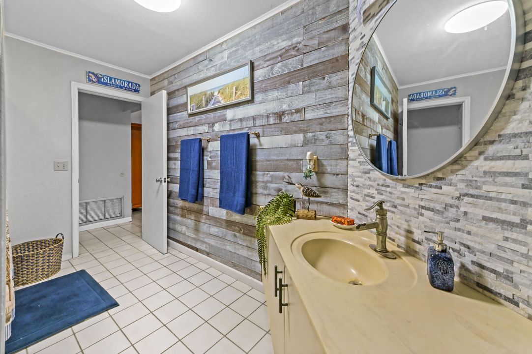 For Sale: $725,000 (3 beds, 2 baths, 2095 Square Feet)