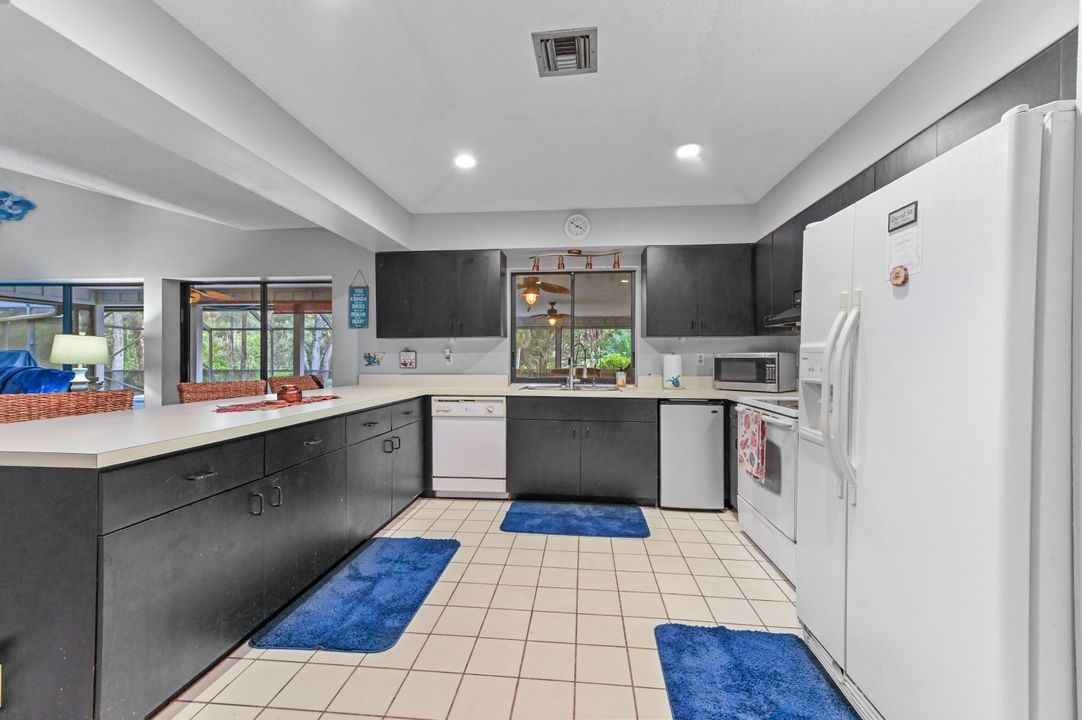 For Sale: $725,000 (3 beds, 2 baths, 2095 Square Feet)