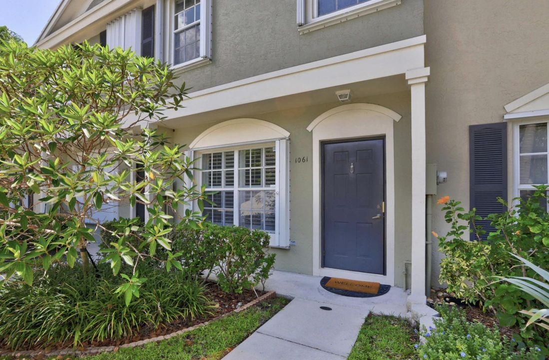 Active With Contract: $3,500 (3 beds, 2 baths, 1312 Square Feet)
