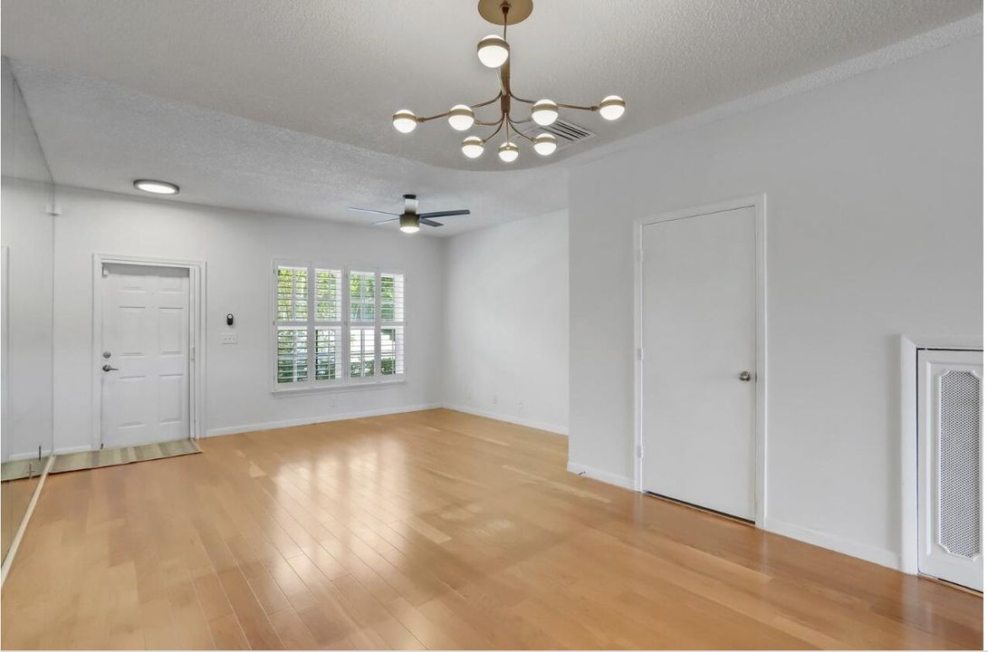 Active With Contract: $3,500 (3 beds, 2 baths, 1312 Square Feet)