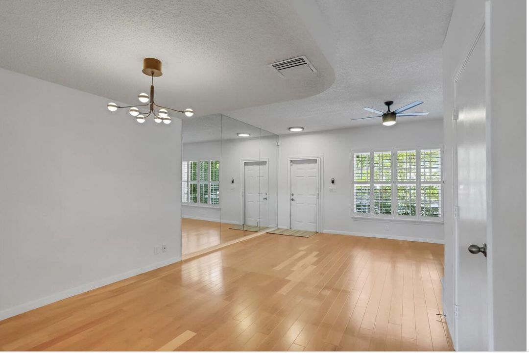 Active With Contract: $3,500 (3 beds, 2 baths, 1312 Square Feet)