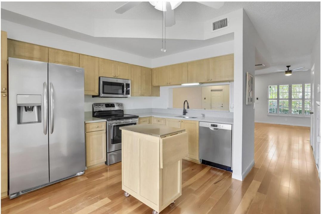 Active With Contract: $3,500 (3 beds, 2 baths, 1312 Square Feet)