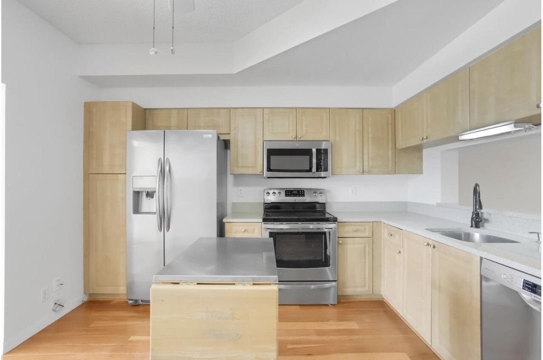 Active With Contract: $3,500 (3 beds, 2 baths, 1312 Square Feet)