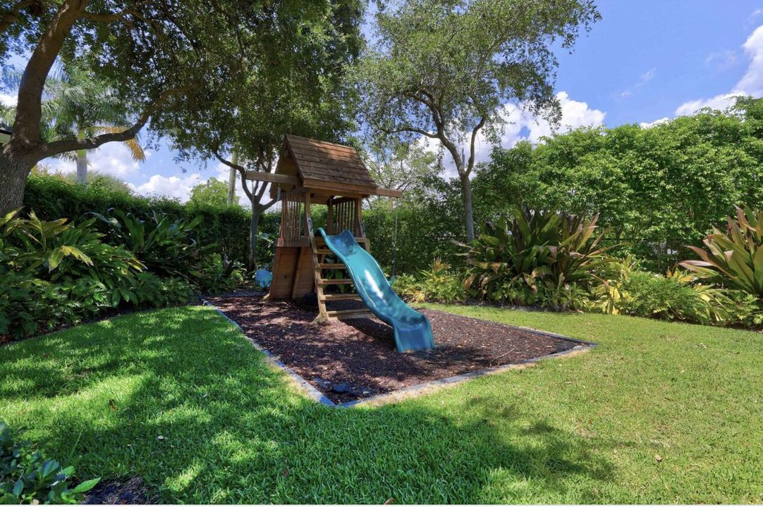 Active With Contract: $3,500 (3 beds, 2 baths, 1312 Square Feet)