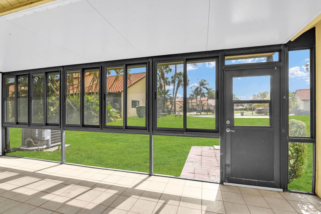 Active With Contract: $399,500 (2 beds, 2 baths, 1109 Square Feet)