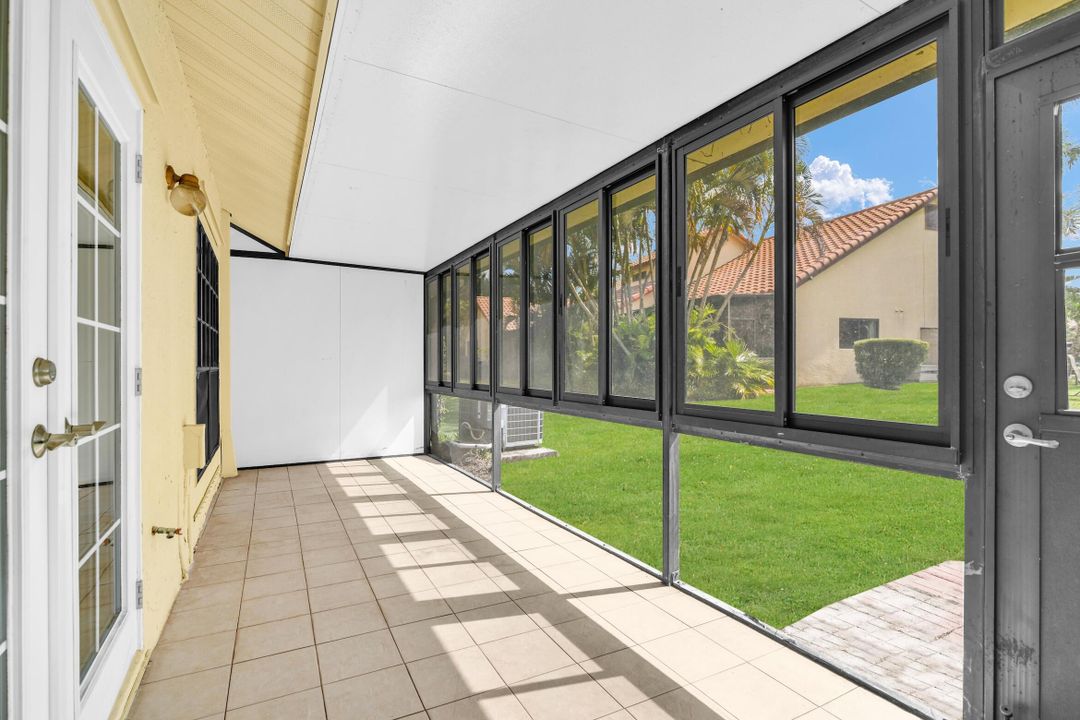 Active With Contract: $399,500 (2 beds, 2 baths, 1109 Square Feet)