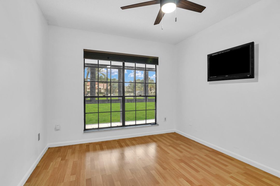 Active With Contract: $399,500 (2 beds, 2 baths, 1109 Square Feet)