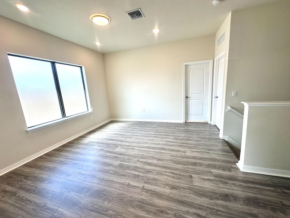 En Renta: $5,000 (5 camas, 3 baños, 2682 Pies cuadrados)