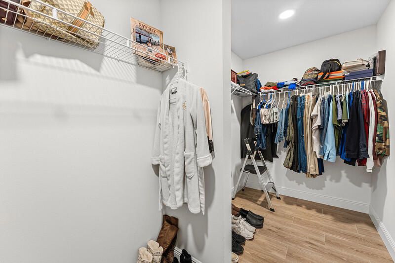 For Sale: $685,000 (3 beds, 2 baths, 1515 Square Feet)