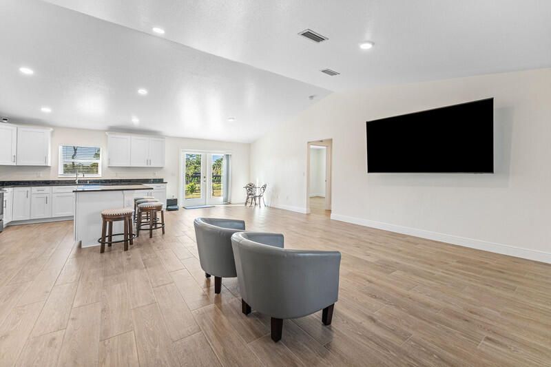 For Sale: $685,000 (3 beds, 2 baths, 1515 Square Feet)