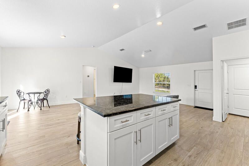 For Sale: $685,000 (3 beds, 2 baths, 1515 Square Feet)