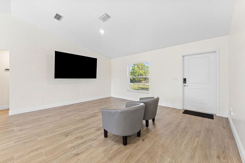 For Sale: $685,000 (3 beds, 2 baths, 1515 Square Feet)