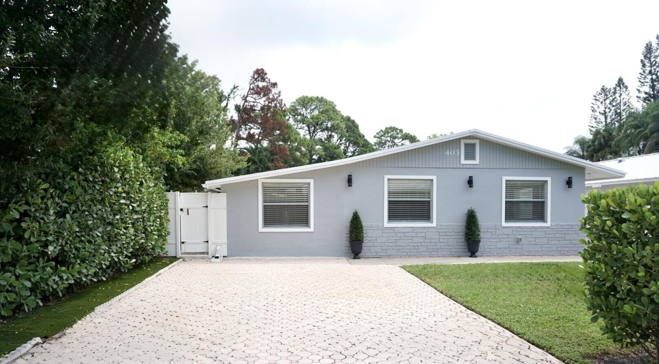 Active With Contract: $4,200 (4 beds, 1 baths, 1470 Square Feet)