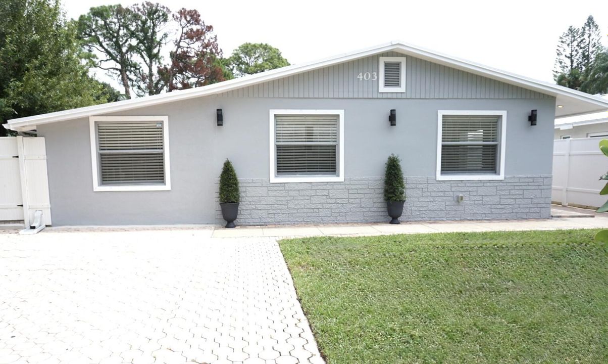 Active With Contract: $4,200 (4 beds, 1 baths, 1470 Square Feet)