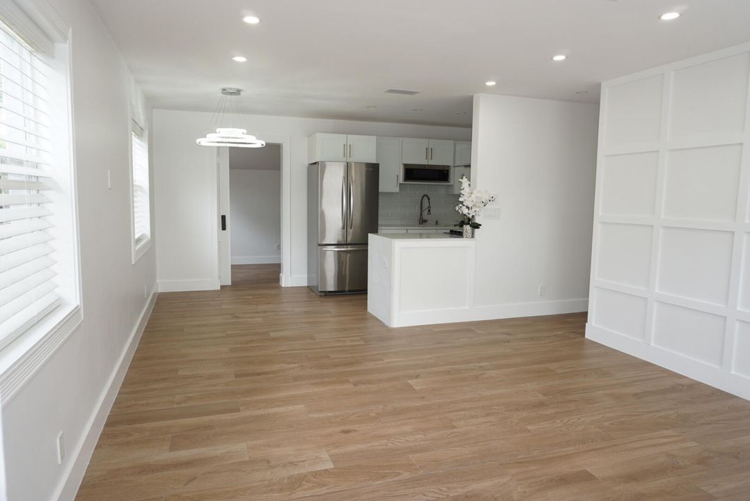 Active With Contract: $4,200 (4 beds, 1 baths, 1470 Square Feet)