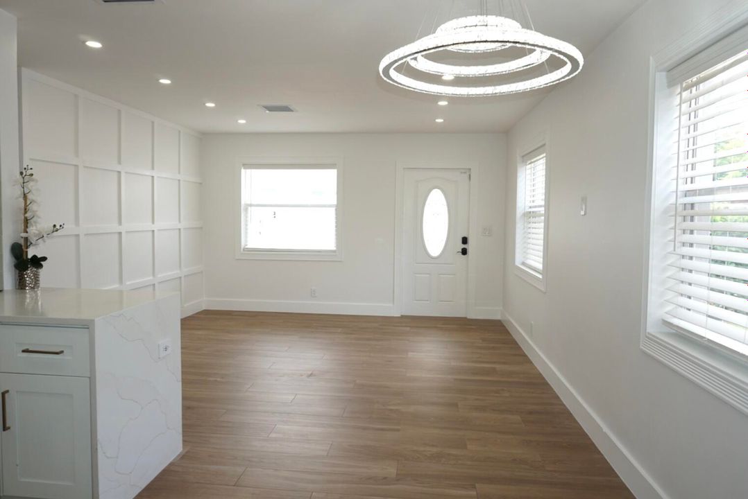 Active With Contract: $4,200 (4 beds, 1 baths, 1470 Square Feet)