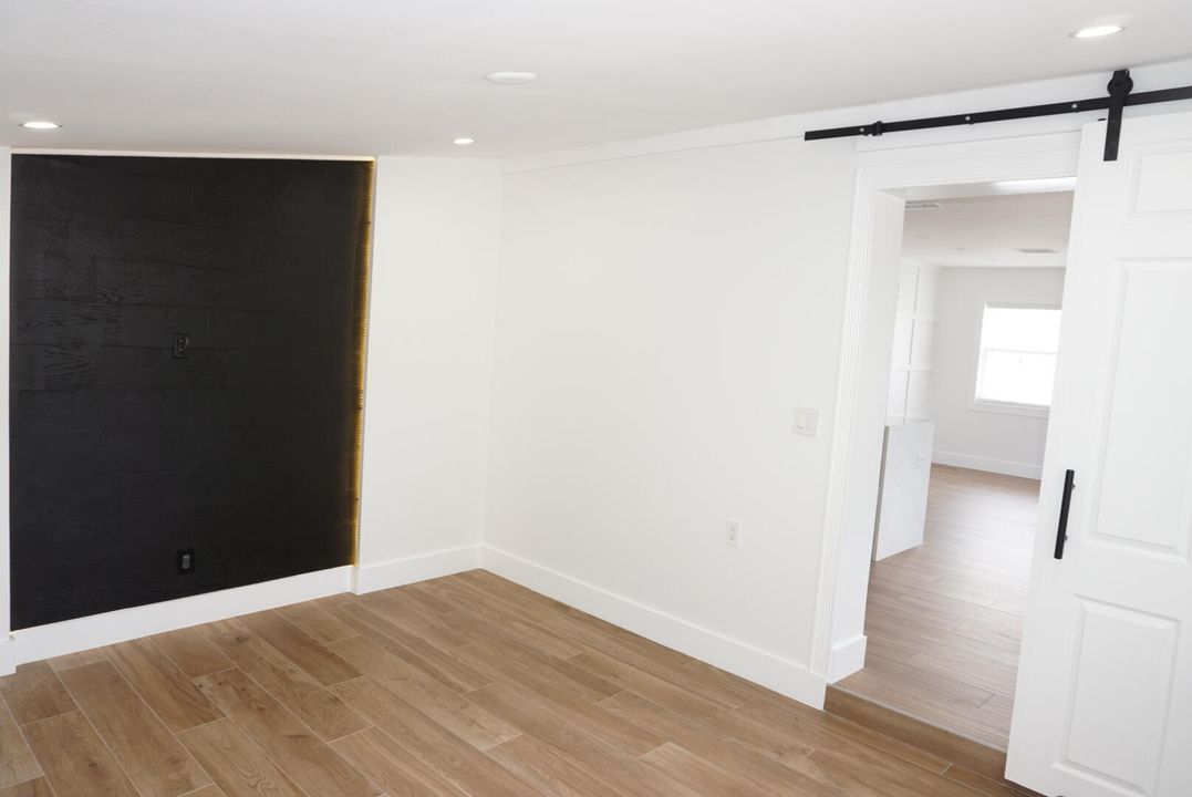 Active With Contract: $4,200 (4 beds, 1 baths, 1470 Square Feet)