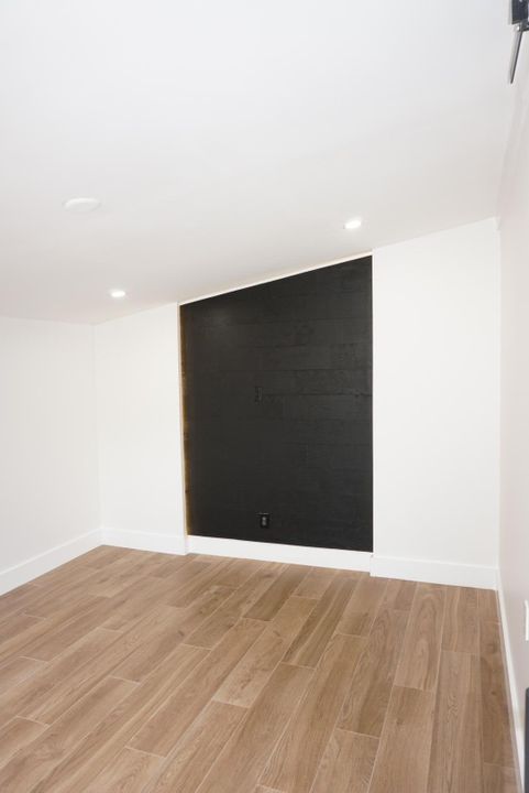 Active With Contract: $4,200 (4 beds, 1 baths, 1470 Square Feet)