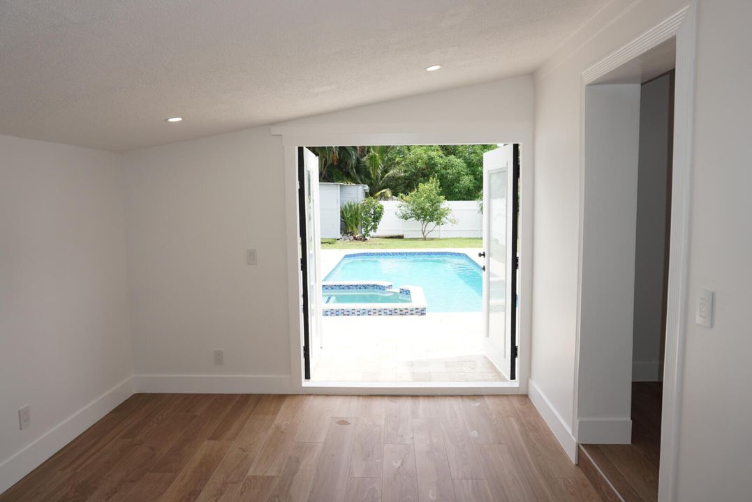 Active With Contract: $4,200 (4 beds, 1 baths, 1470 Square Feet)