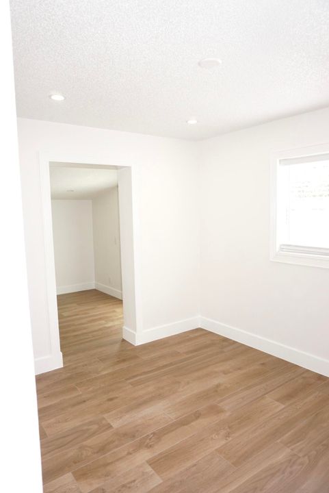 Active With Contract: $4,200 (4 beds, 1 baths, 1470 Square Feet)