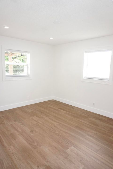 Active With Contract: $4,200 (4 beds, 1 baths, 1470 Square Feet)