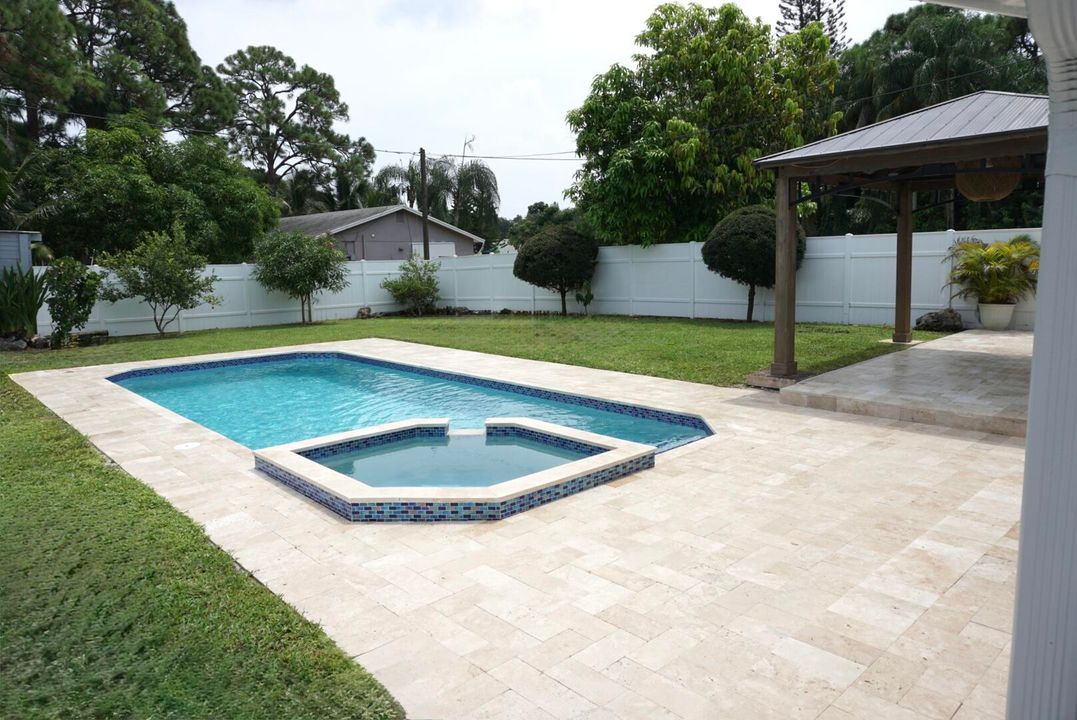 Active With Contract: $4,200 (4 beds, 1 baths, 1470 Square Feet)