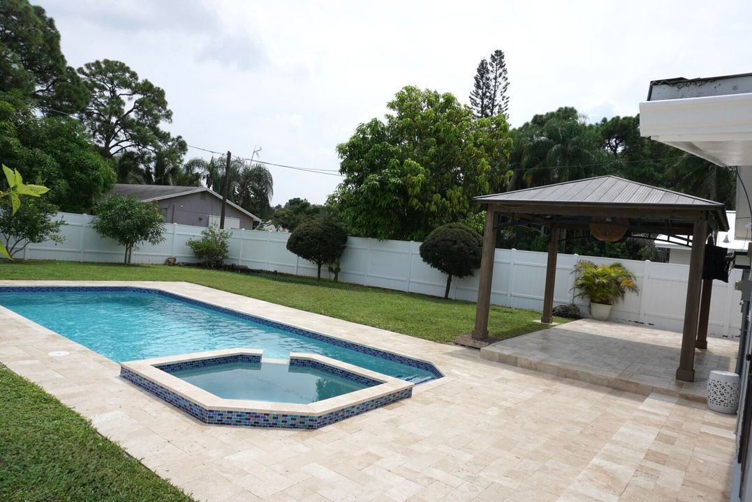 Active With Contract: $4,200 (4 beds, 1 baths, 1470 Square Feet)