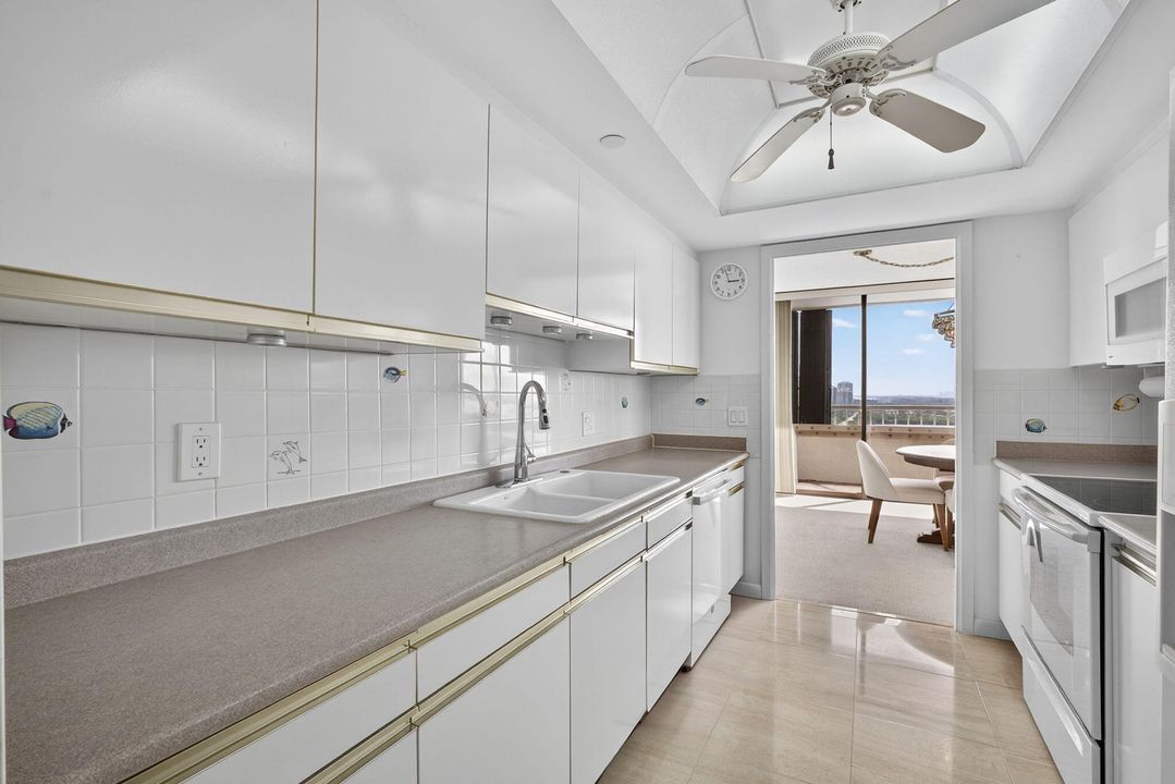 For Sale: $889,000 (2 beds, 2 baths, 1661 Square Feet)