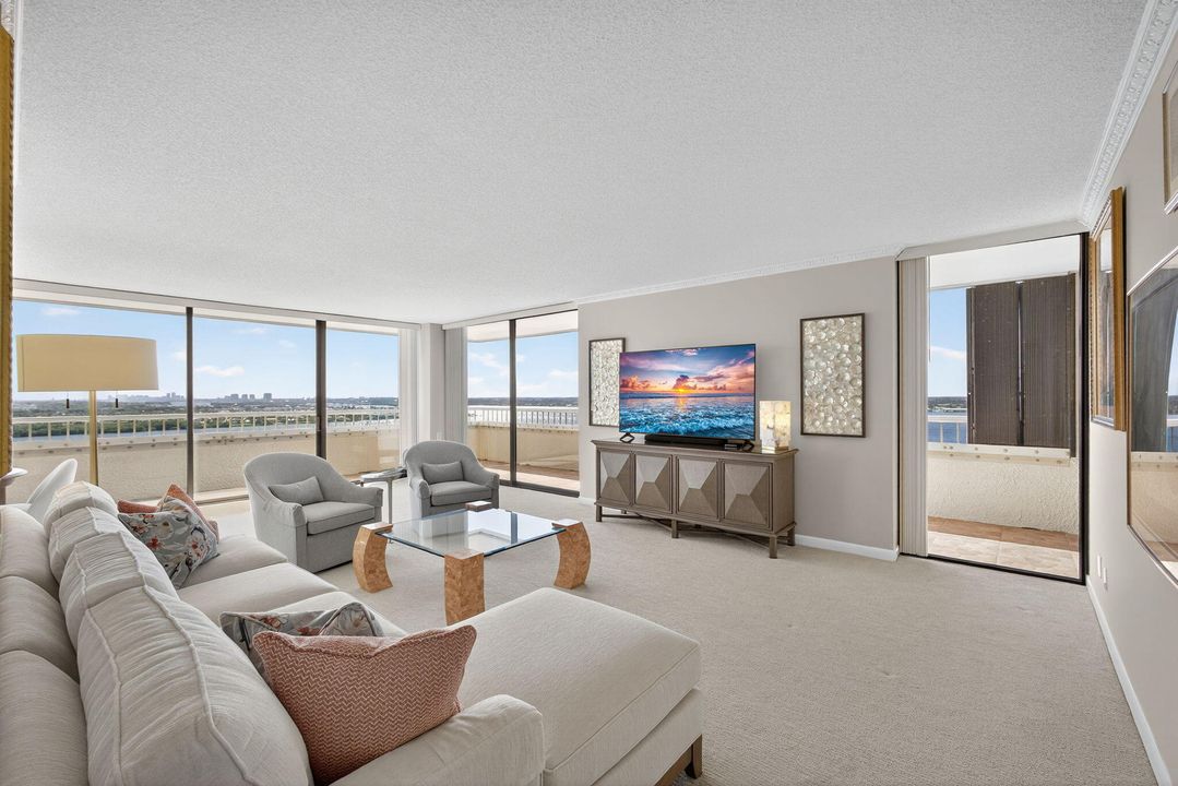 For Sale: $889,000 (2 beds, 2 baths, 1661 Square Feet)