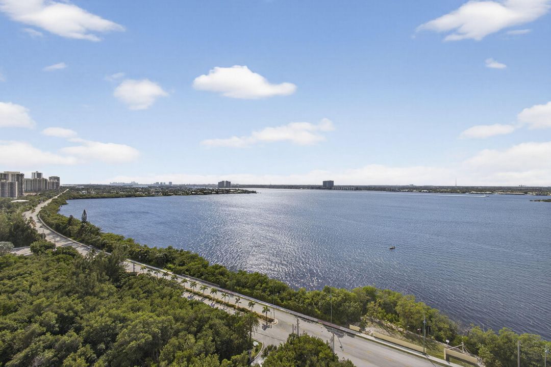 For Sale: $889,000 (2 beds, 2 baths, 1661 Square Feet)