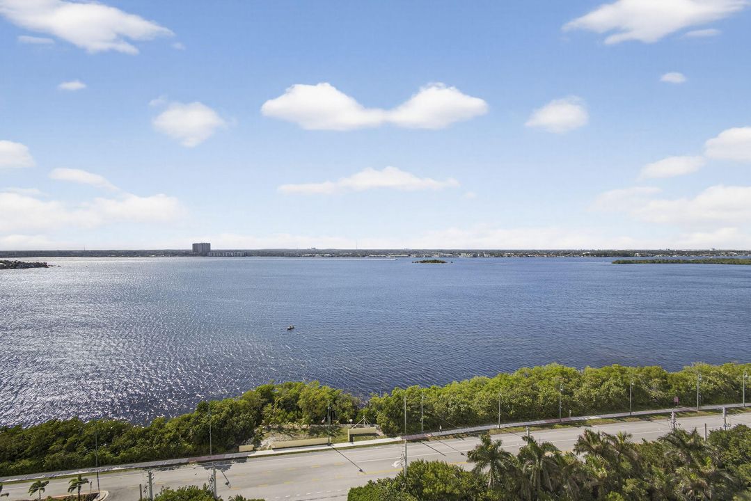 For Sale: $889,000 (2 beds, 2 baths, 1661 Square Feet)