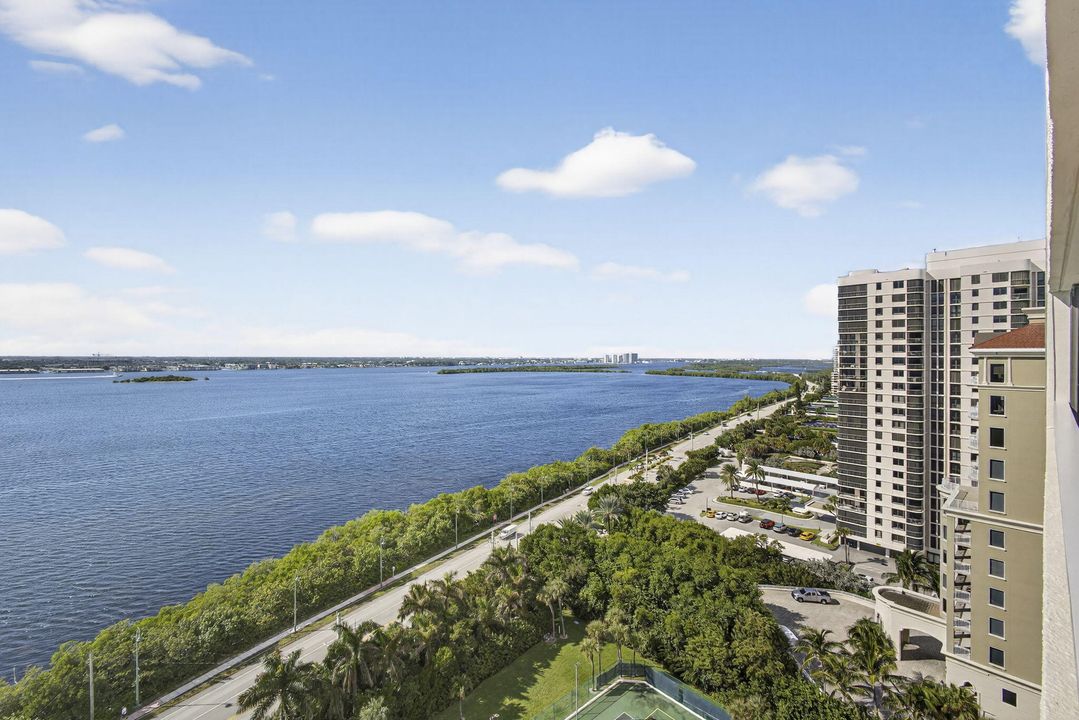 For Sale: $889,000 (2 beds, 2 baths, 1661 Square Feet)