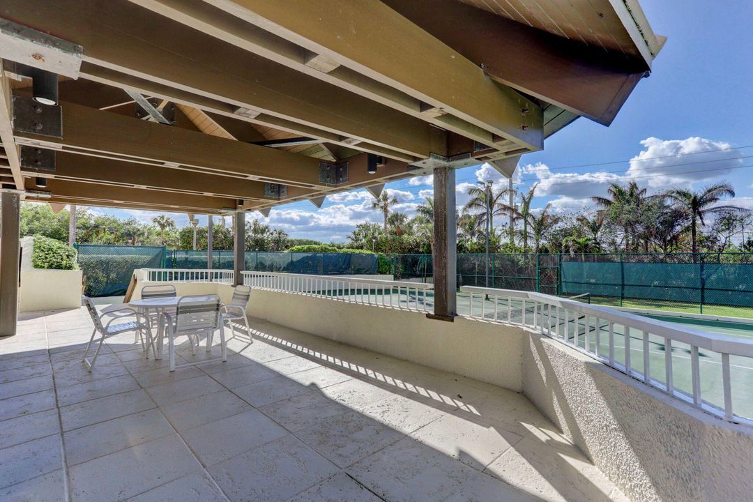 For Sale: $889,000 (2 beds, 2 baths, 1661 Square Feet)