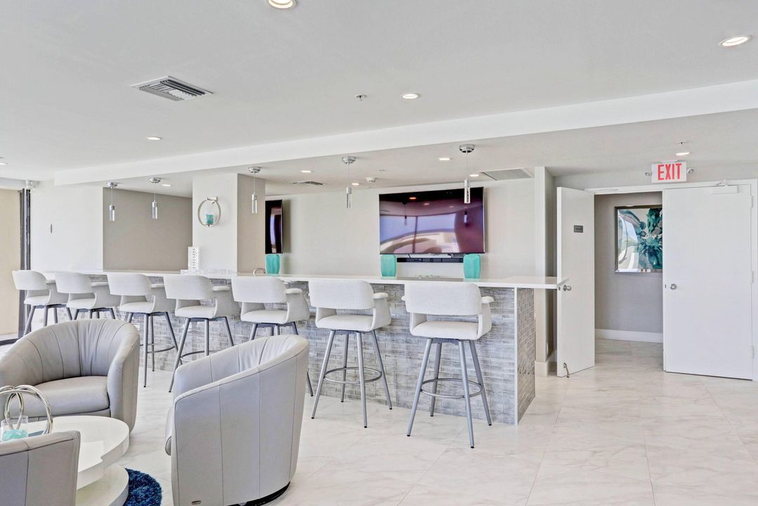 For Sale: $889,000 (2 beds, 2 baths, 1661 Square Feet)