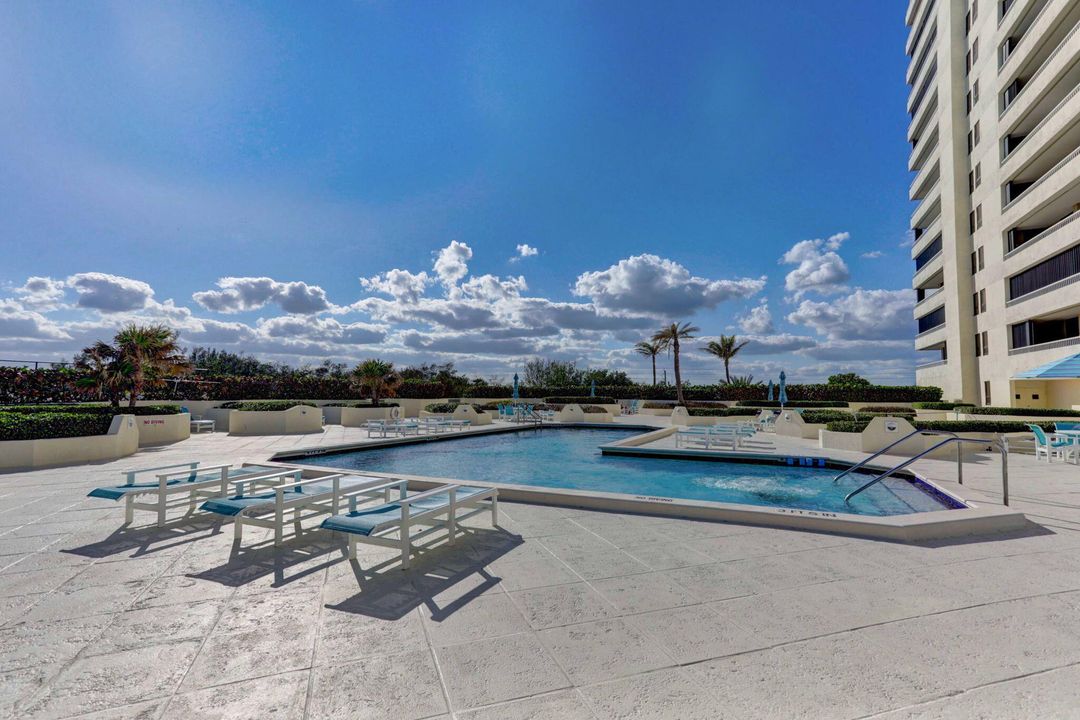 For Sale: $889,000 (2 beds, 2 baths, 1661 Square Feet)