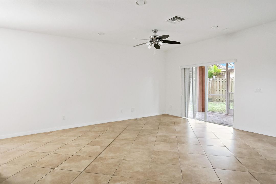 待售: $269,000 (2 贝兹, 2 浴室, 1579 平方英尺)