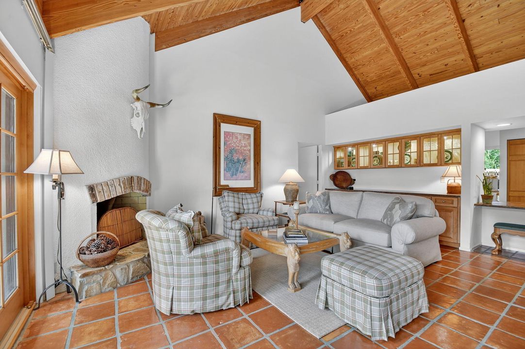 Active With Contract: $759,900 (2 beds, 2 baths, 1674 Square Feet)