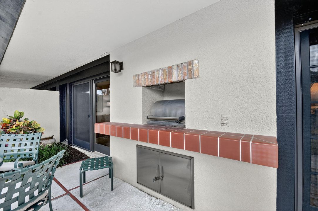 Active With Contract: $759,900 (2 beds, 2 baths, 1674 Square Feet)