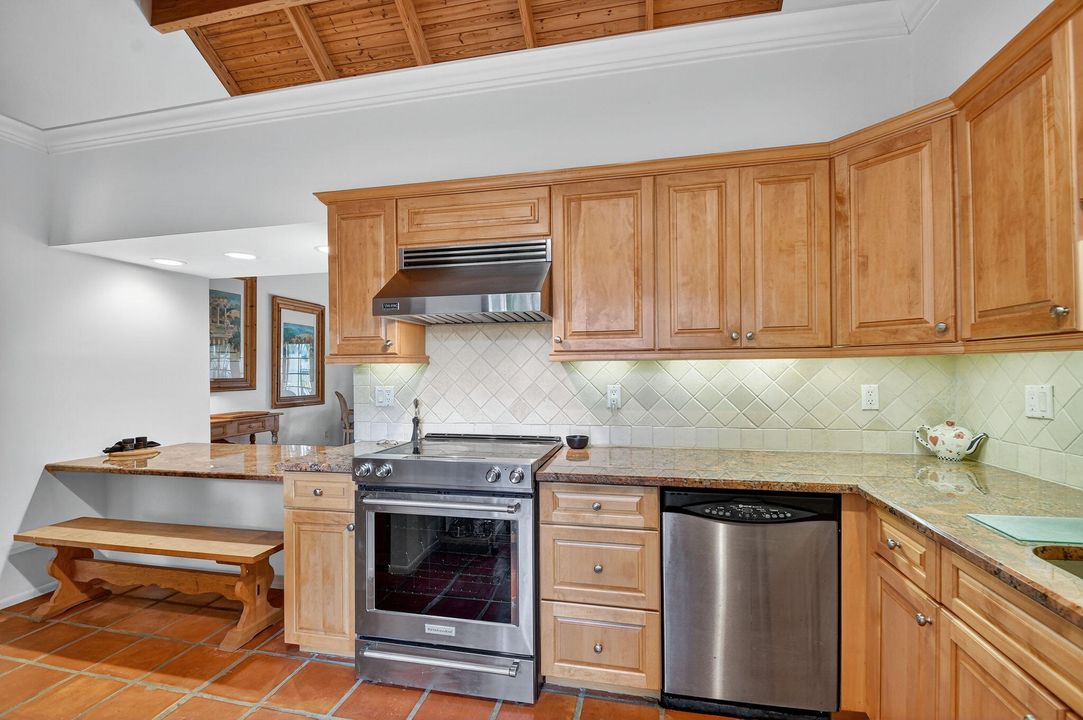 Active With Contract: $759,900 (2 beds, 2 baths, 1674 Square Feet)