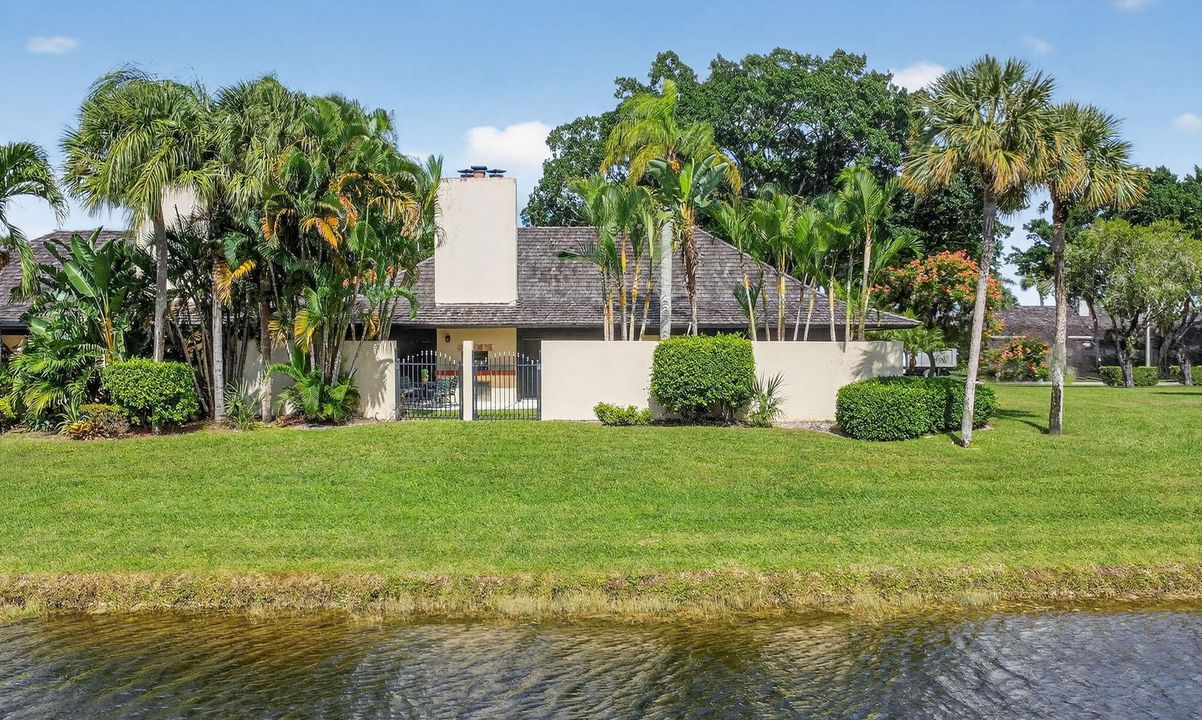 Active With Contract: $759,900 (2 beds, 2 baths, 1674 Square Feet)