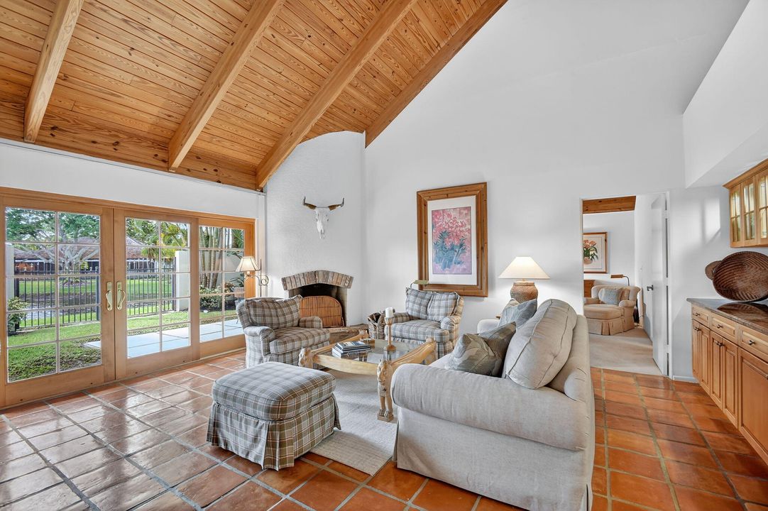 Active With Contract: $759,900 (2 beds, 2 baths, 1674 Square Feet)