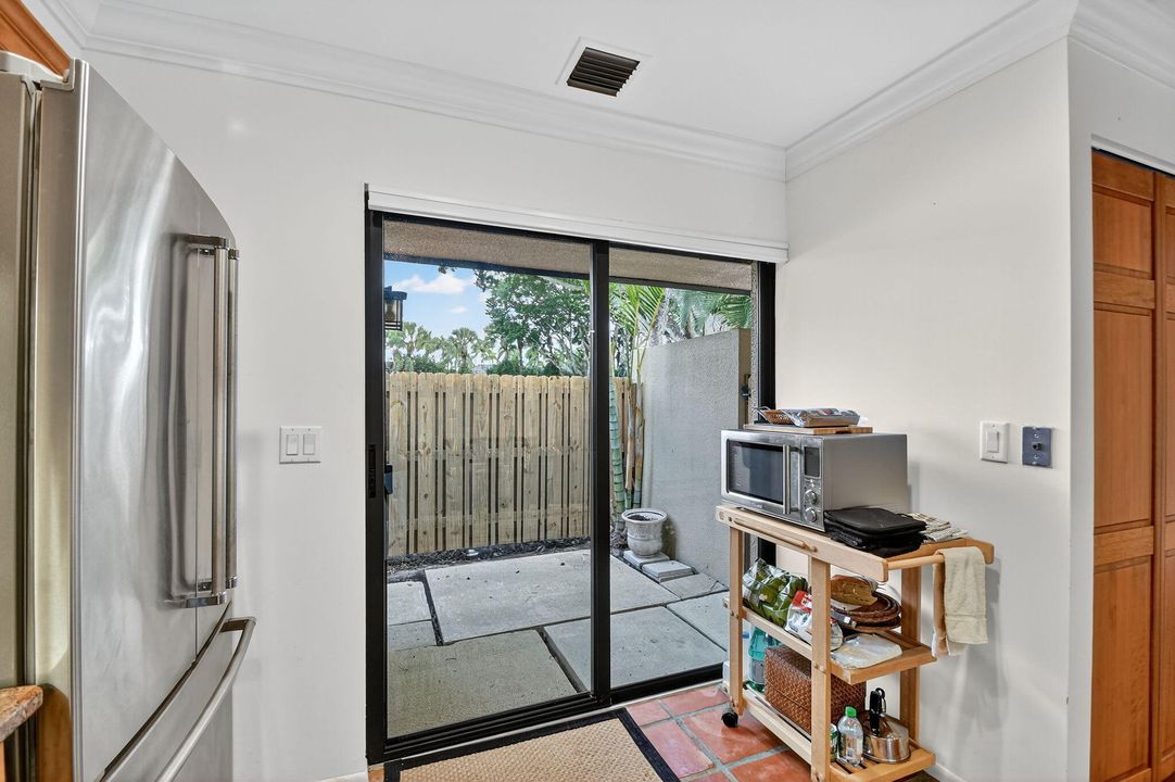 Active With Contract: $759,900 (2 beds, 2 baths, 1674 Square Feet)