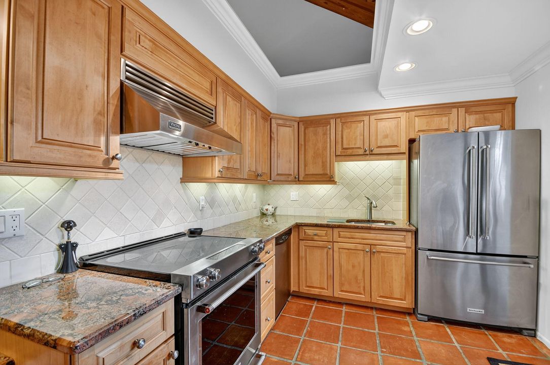 Active With Contract: $759,900 (2 beds, 2 baths, 1674 Square Feet)