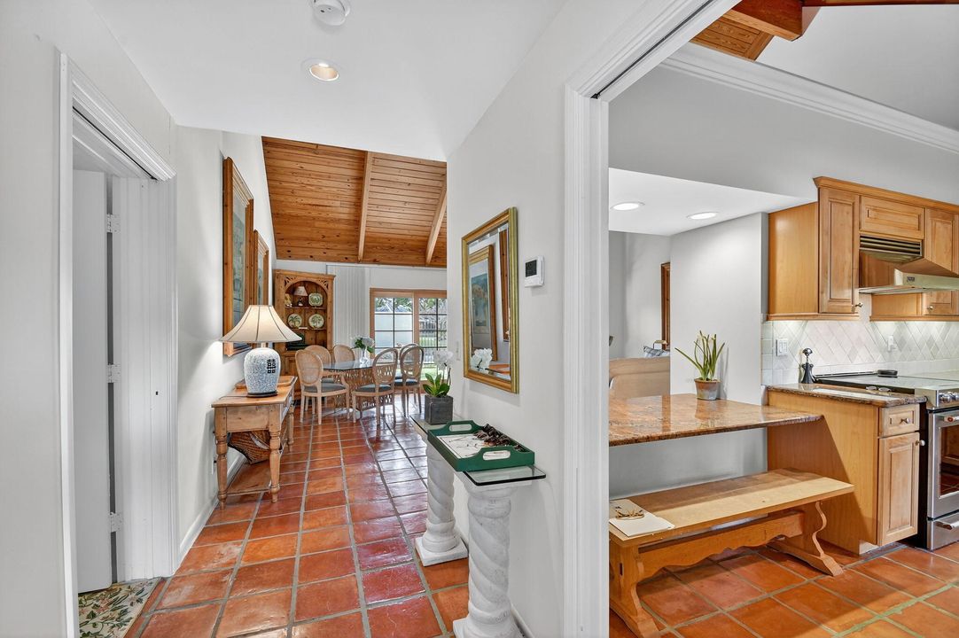 Active With Contract: $759,900 (2 beds, 2 baths, 1674 Square Feet)