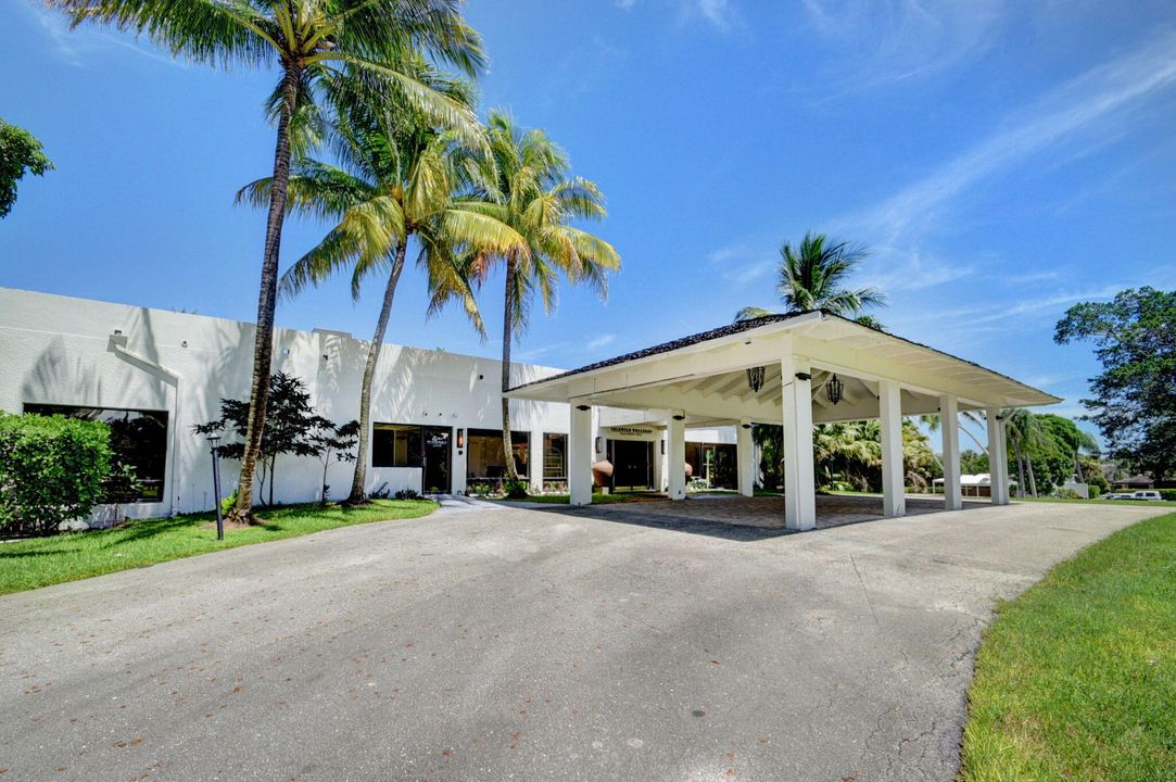 Active With Contract: $759,900 (2 beds, 2 baths, 1674 Square Feet)