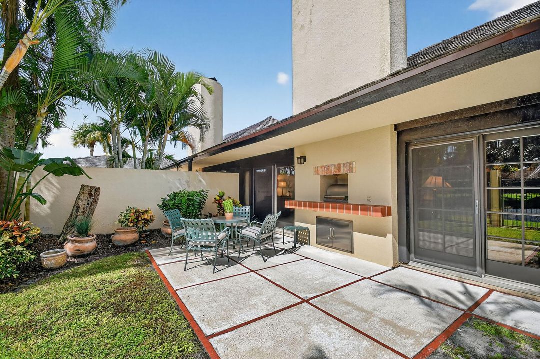 Active With Contract: $759,900 (2 beds, 2 baths, 1674 Square Feet)